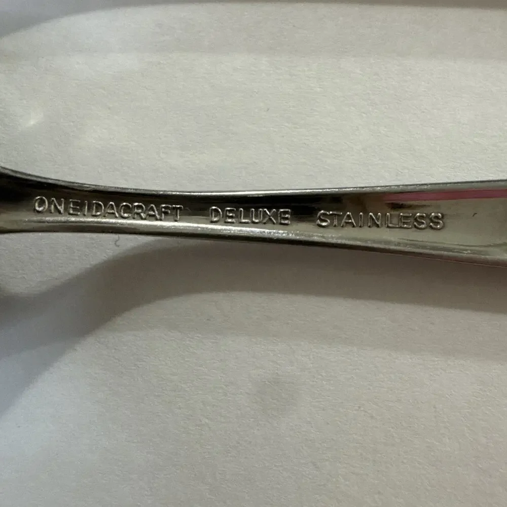 Service For 8 (32 Pieces) - OneidaCraft Deluxe Stainless Lasting Rose Flatware